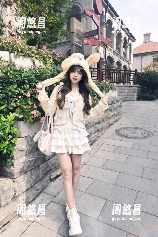 最新吃瓜头条：瞧！瓜田里竟藏着这样的秘密。