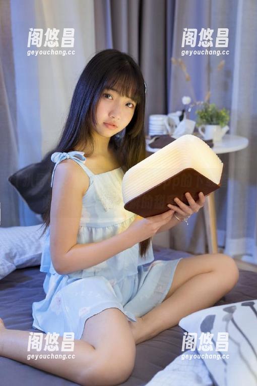 揭秘扒哥黑料app的下载者：谁在背后偷瞄破解的甜蜜果实？